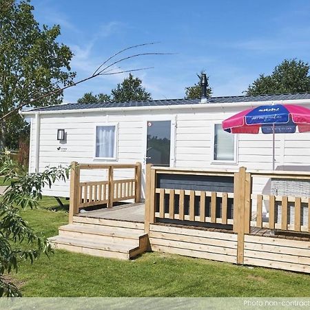 Camping Officiel Siblu Les Pierres Couchees 圣布里文莱丝皮恩 外观 照片