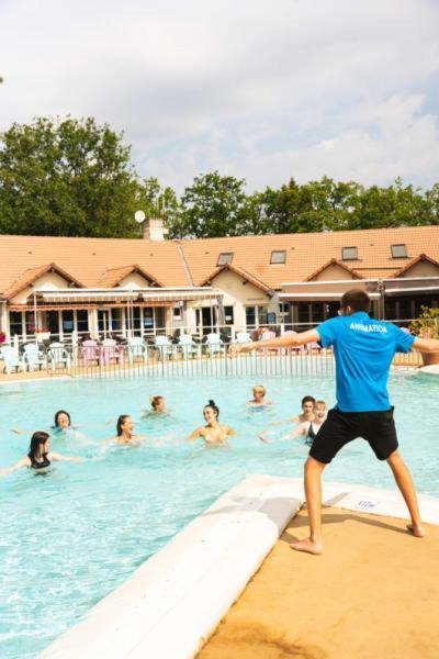 Camping Officiel Siblu Les Pierres Couchees 圣布里文莱丝皮恩 外观 照片
