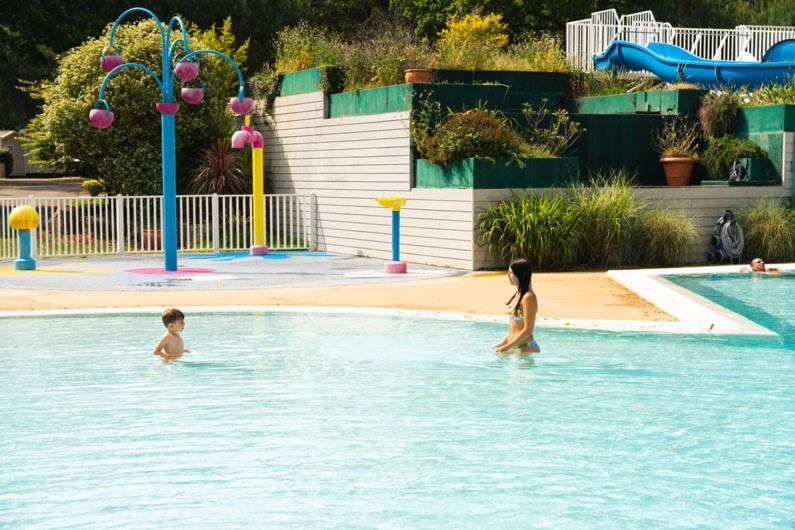 Camping Officiel Siblu Les Pierres Couchees 圣布里文莱丝皮恩 外观 照片