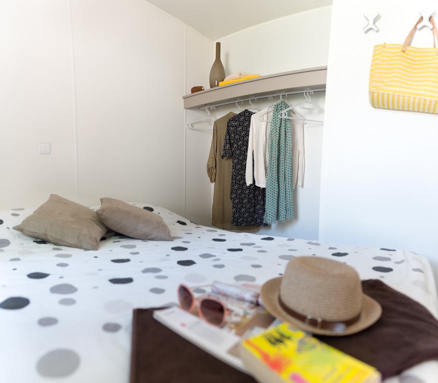 Camping Officiel Siblu Les Pierres Couchees 圣布里文莱丝皮恩 客房 照片
