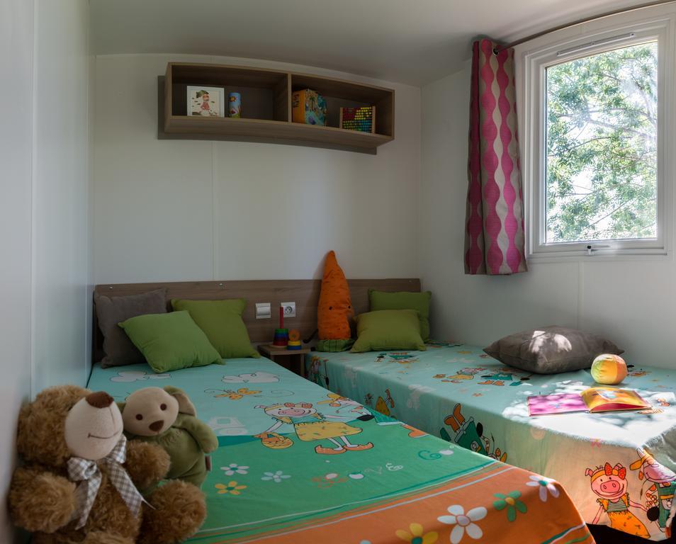 Camping Officiel Siblu Les Pierres Couchees 圣布里文莱丝皮恩 客房 照片