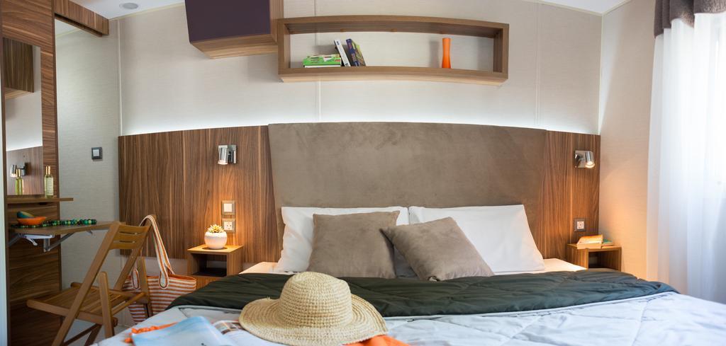 Camping Officiel Siblu Les Pierres Couchees 圣布里文莱丝皮恩 外观 照片