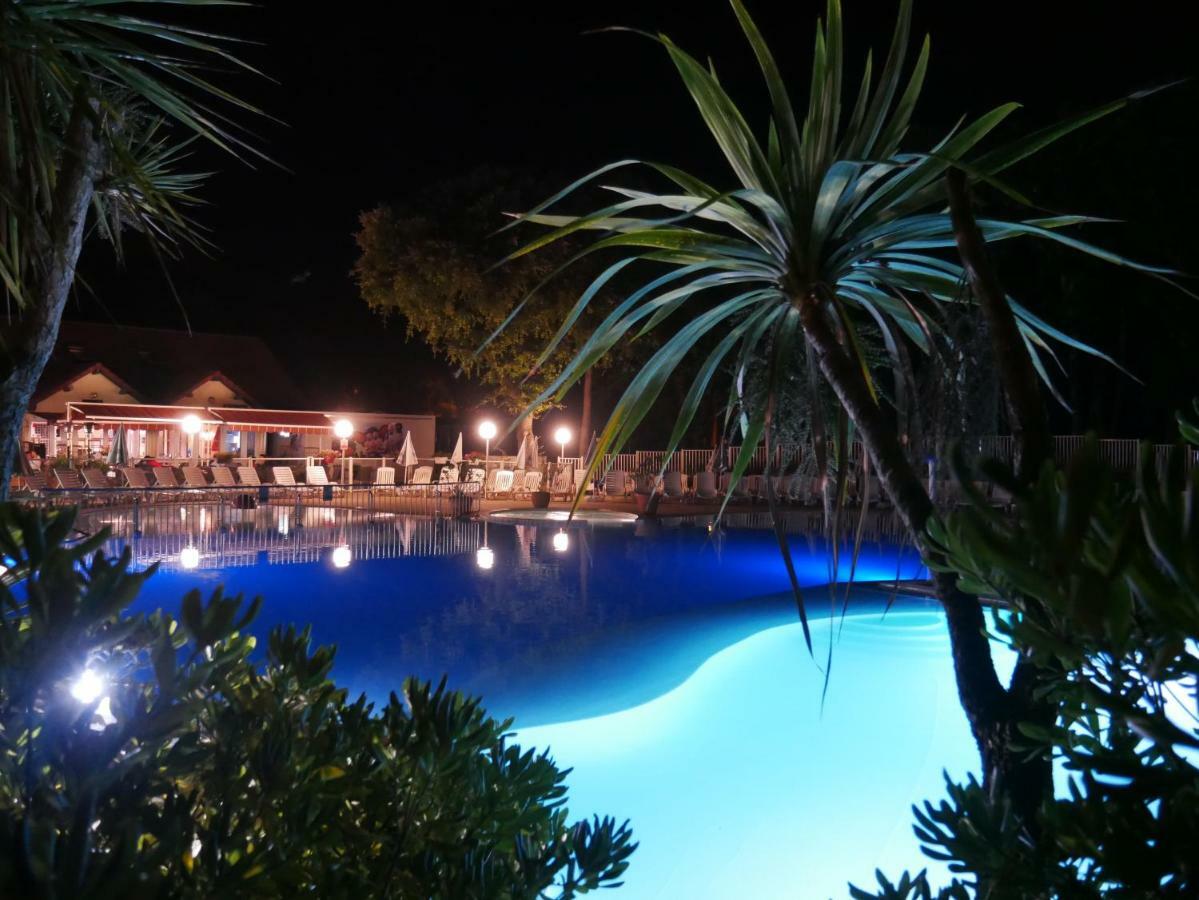 Camping Officiel Siblu Les Pierres Couchees 圣布里文莱丝皮恩 外观 照片