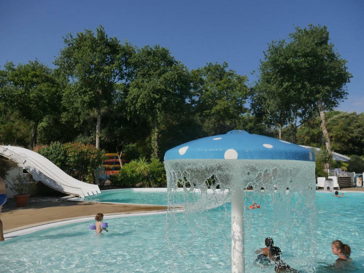Camping Officiel Siblu Les Pierres Couchees 圣布里文莱丝皮恩 外观 照片